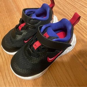 Size 6C Nike revolution.